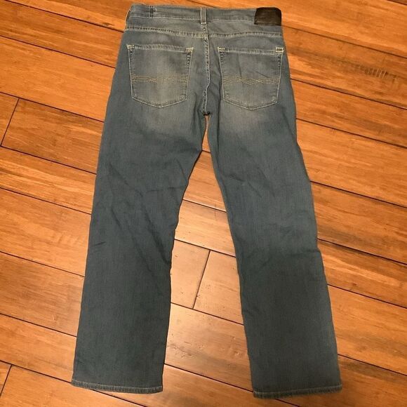 LeviāsāDenizenĀ 231āAthleticāFitāJeanā - Picture 3 of 5